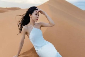 文咏珊吴宣仪陶虹光脚写真：自由灵魂的时尚大片