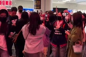 李宏毅机场遭代拍围堵 揭露娱乐圈黑色产业链