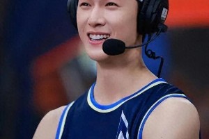 李昀锐亲哥探班被错认 兄弟相似度惊人引热议