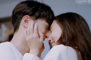 Baby新剧吻戏引热议 黄晓明若未离婚如何面对