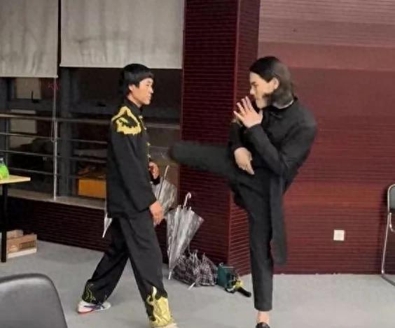 向佐综艺扇巴掌瞬间