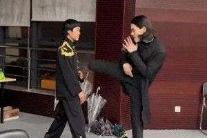 向佐综艺扇巴掌风波：事件始末与最新回应