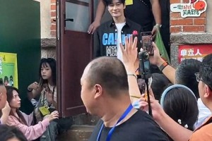 黄晓明假发风波：娱乐圈发量焦虑引热议
