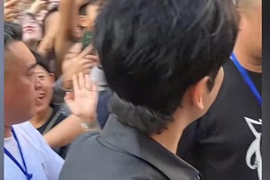 黄晓明假发事件引发热议：明星形象与真实自我